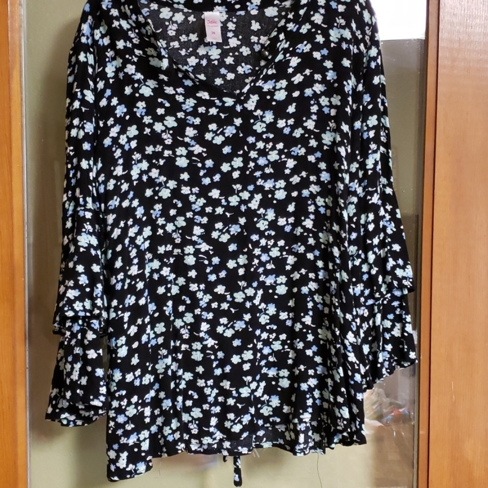 Super cute Justice top